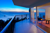 Deluxe Oceanfront Guestroom